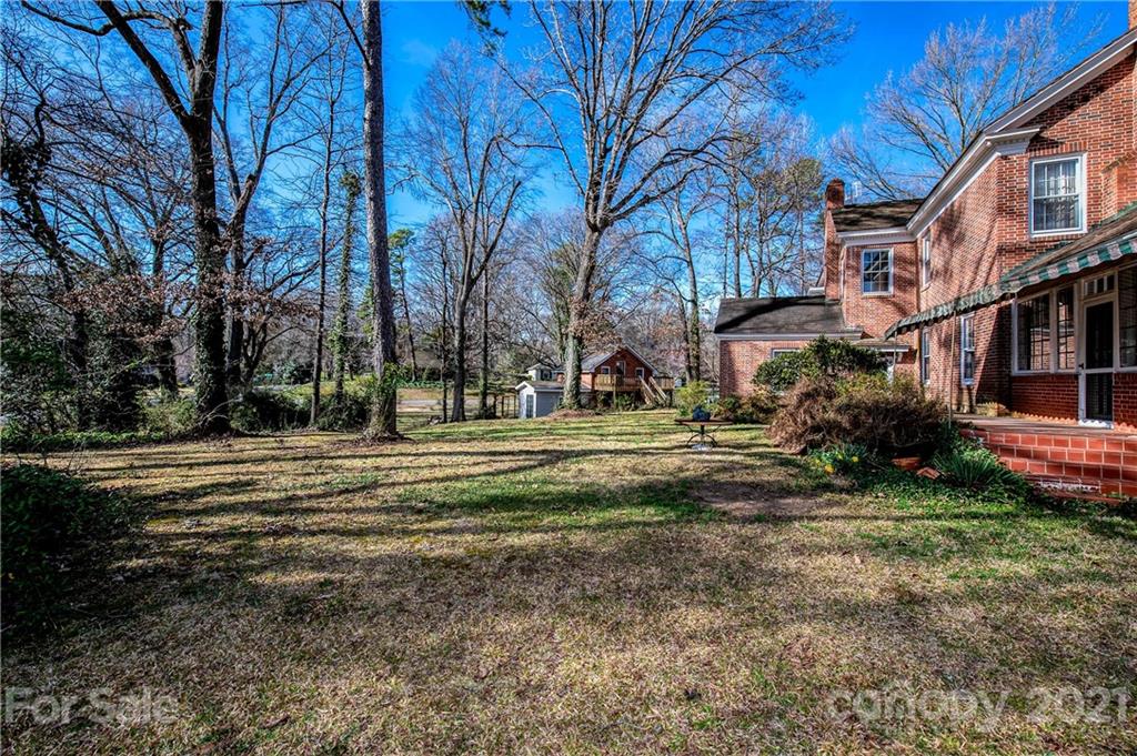 Property image 5 of 635 Edgemont Road in The Cloisters, Charlotte, NC 28211
