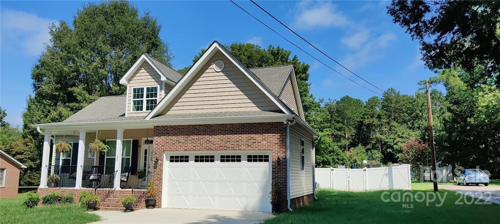 Property image 2 of 250 Windsor Drive in Eagle Heights, Salisbury, NC 28144