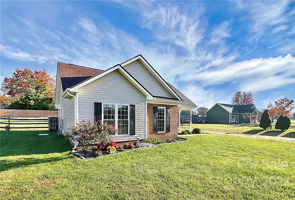 Property image 2 of 5108 Willow Run Drive in Hampton Meadows, Monroe, NC 28110