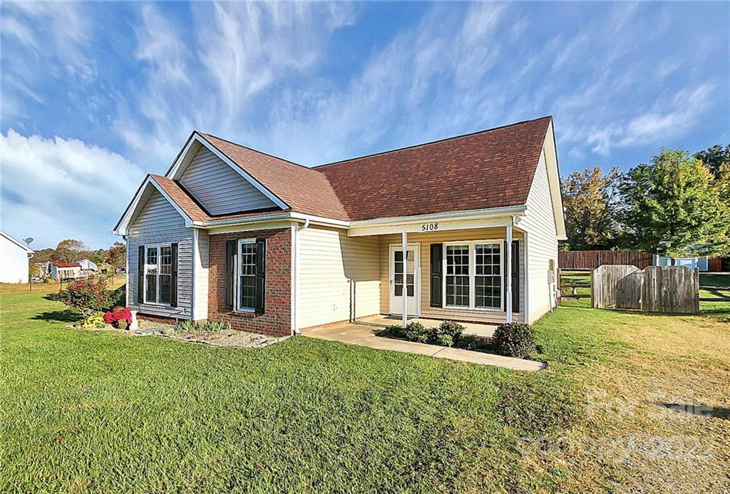 Property image 3 of 5108 Willow Run Drive in Hampton Meadows, Monroe, NC 28110