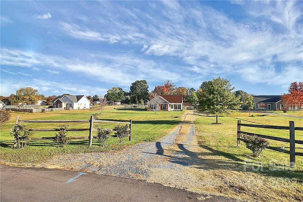 Property image 4 of 5108 Willow Run Drive in Hampton Meadows, Monroe, NC 28110