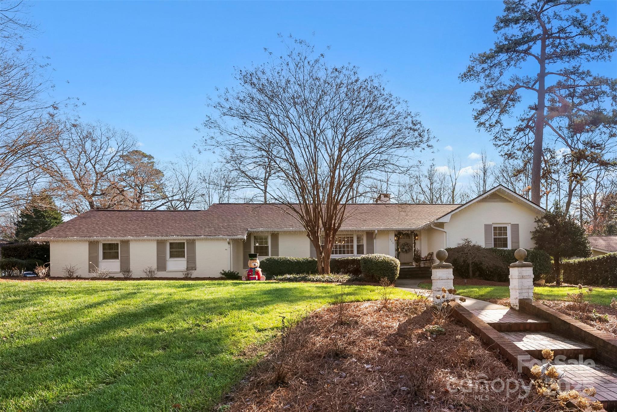 Property image 2 of 946 Scotch Drive in Sherwood Forest, Gastonia, NC 28054