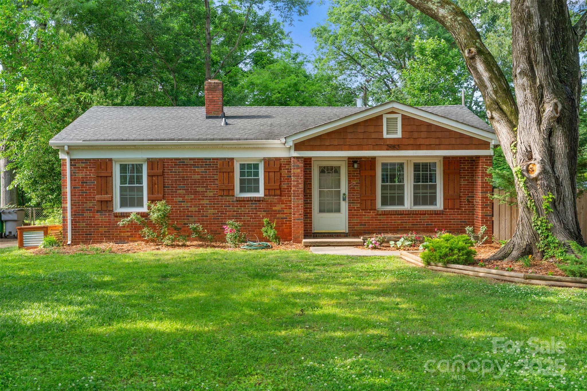 Property image 2 of 2953 Enfield Road in Markham Village, Charlotte, NC 28205