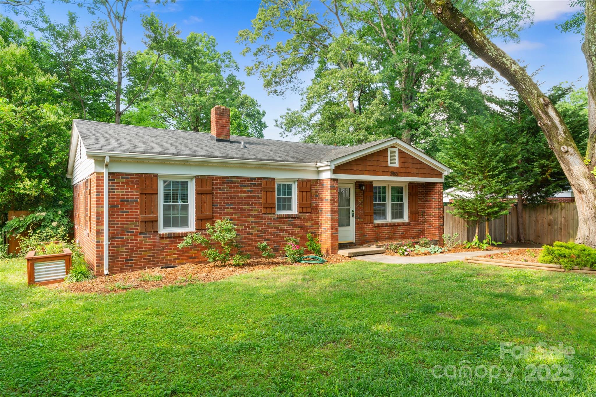 Property image 5 of 2953 Enfield Road in Markham Village, Charlotte, NC 28205