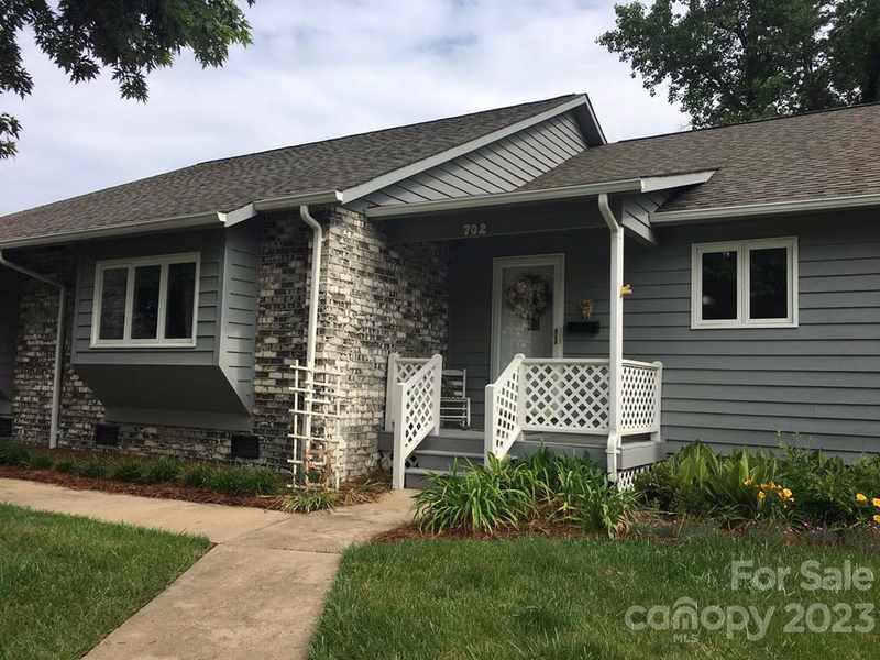 702 Wellington Hills Circle