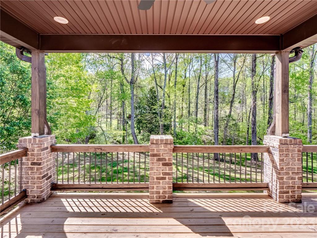 Property image 2 of 2676 Touchstone Circle in Walnut Creek, Newton, NC 28658