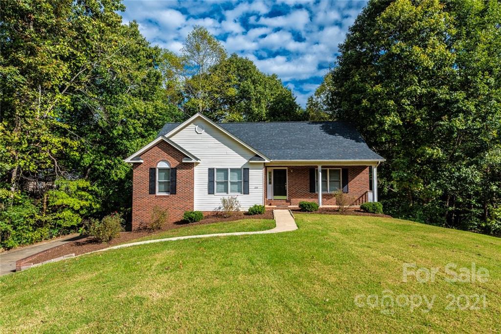 Property image 3 of 1733 7th Street Lane in Providence Forest, Hickory, NC 28602