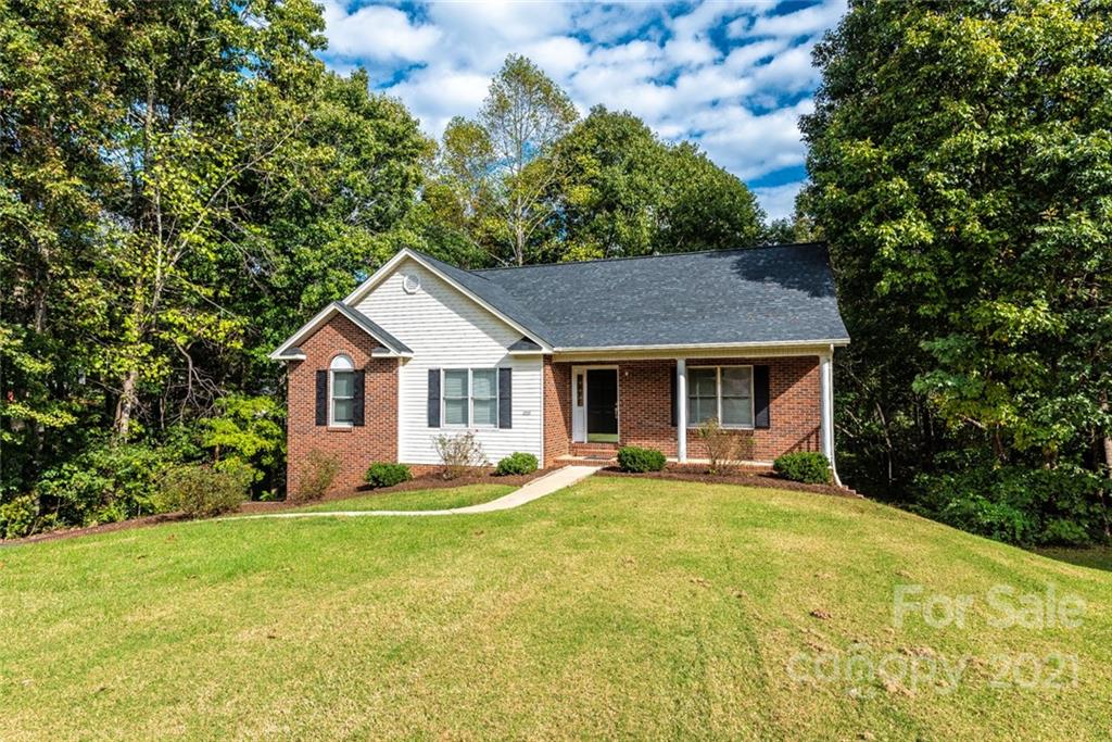 Property image 4 of 1733 7th Street Lane in Providence Forest, Hickory, NC 28602