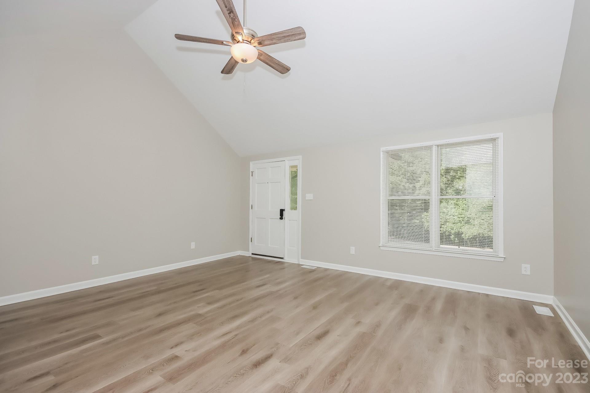 Property image 4 of 118 Ridgebrook Drive in Brookridge Shores, Mooresville, NC 28117