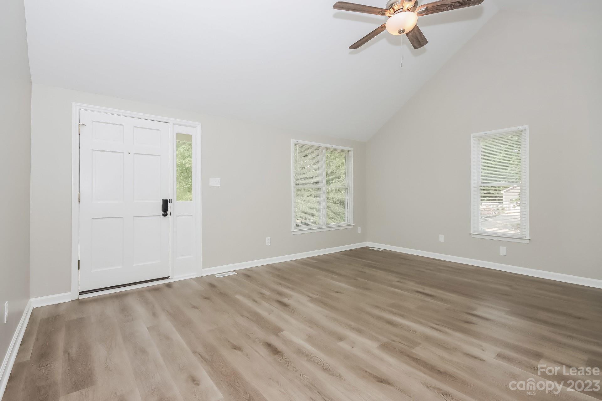 Property image 5 of 118 Ridgebrook Drive in Brookridge Shores, Mooresville, NC 28117