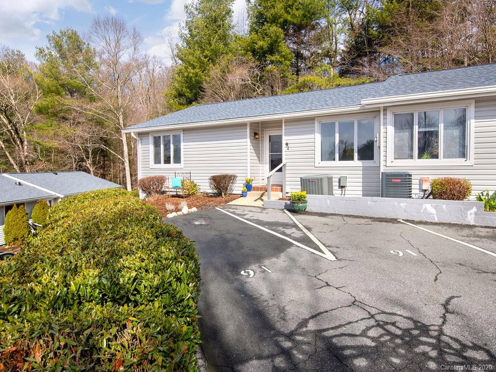 Property image 1 at 91 Hollybrook Drive, Asheville, NC 28803