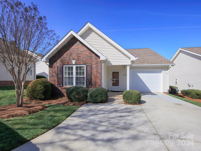 Property image 2 at 203 Oak Village Parkway, Mooresville, NC 28117
