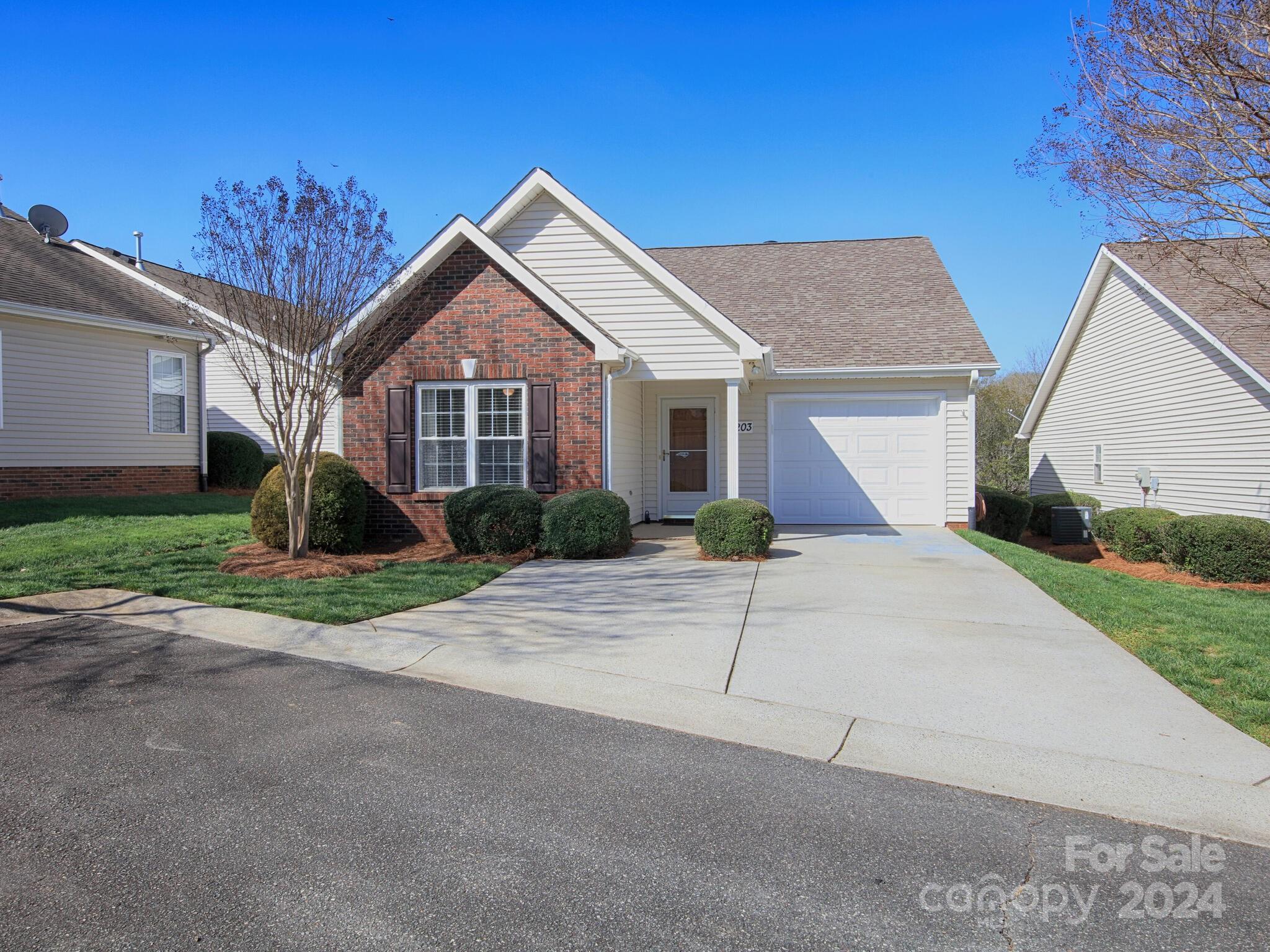 Property image 5 of 203 Oak Village Parkway in The Villages At Oak Tree, Mooresville, NC 28117