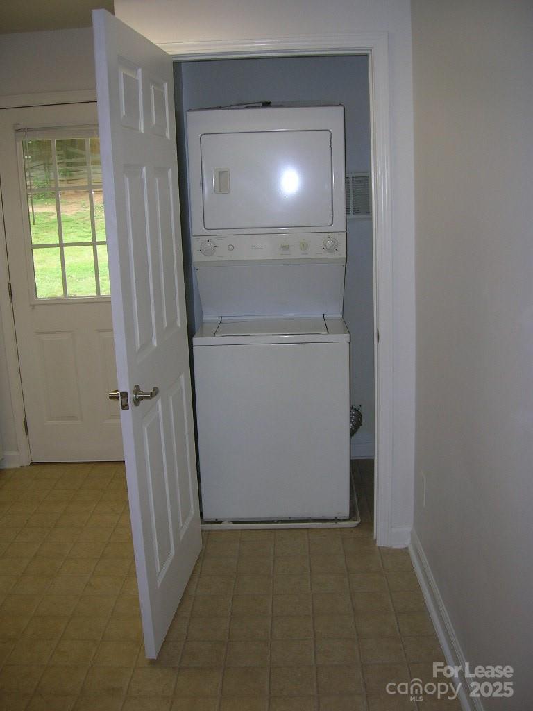 Property image 3 of 2316 Woodbridge Drive in Southgate, Gastonia, NC 28056