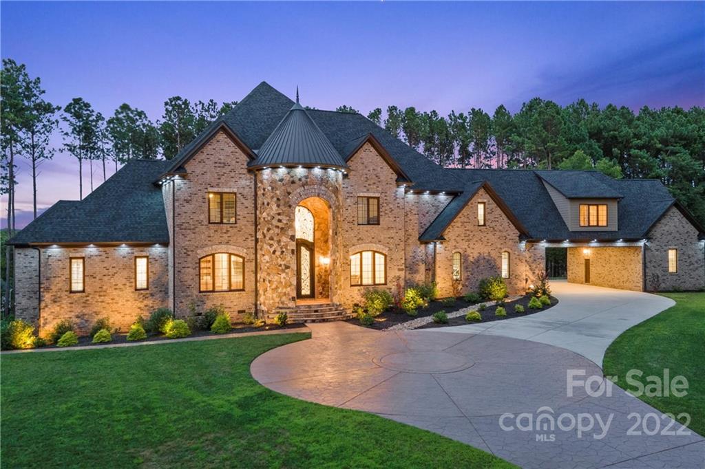 Property image 2 of 1033 Fern Hill Road in Woodleaf, Mooresville, NC 28117