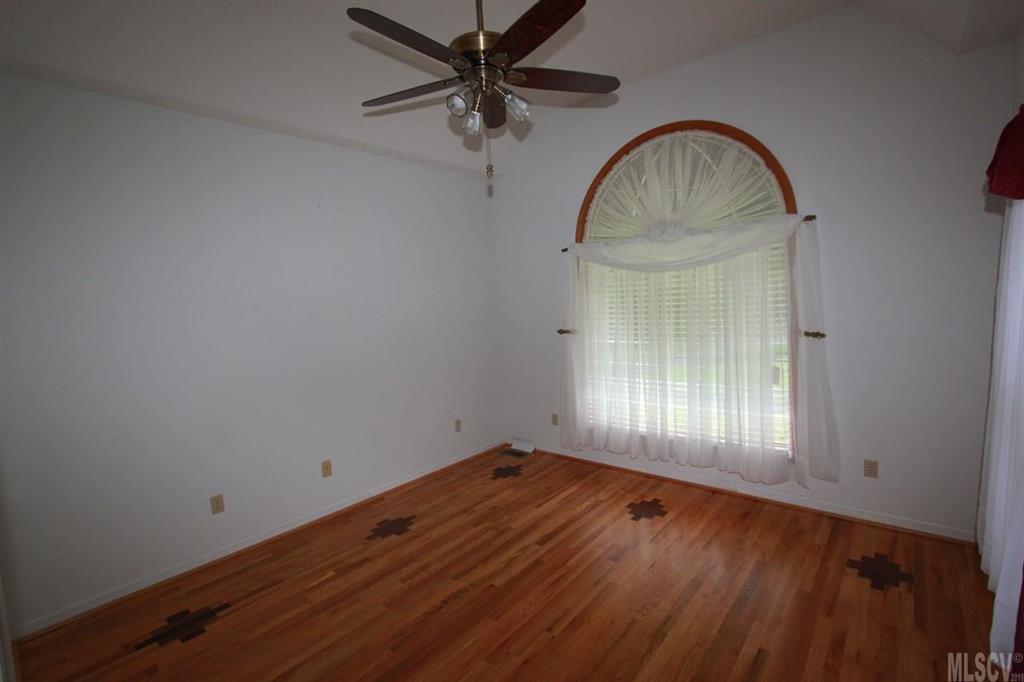 Property image 4 of 5158 Timberwood Lane in Timberwood, Hickory, NC 28602