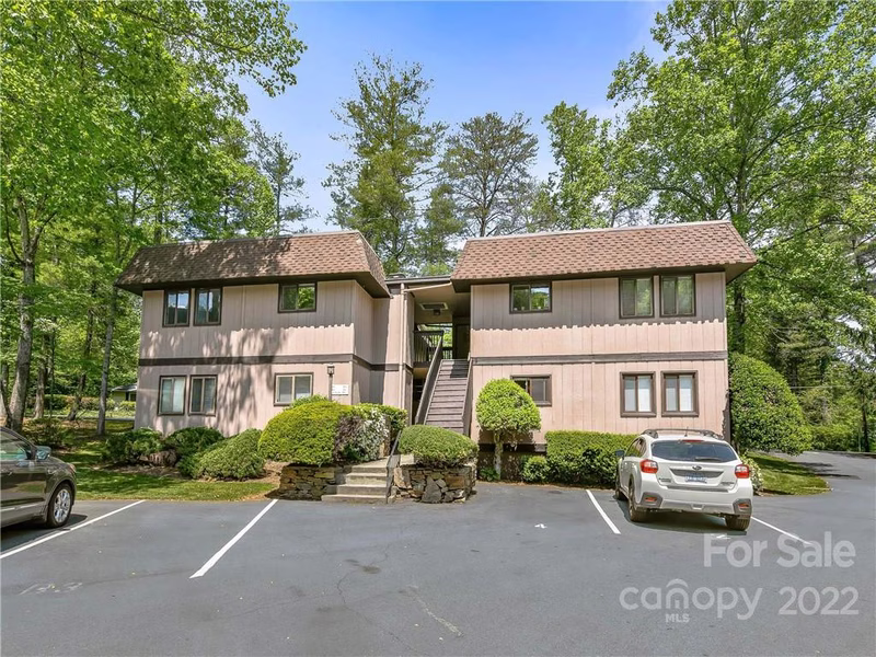 11 Lake Drive
