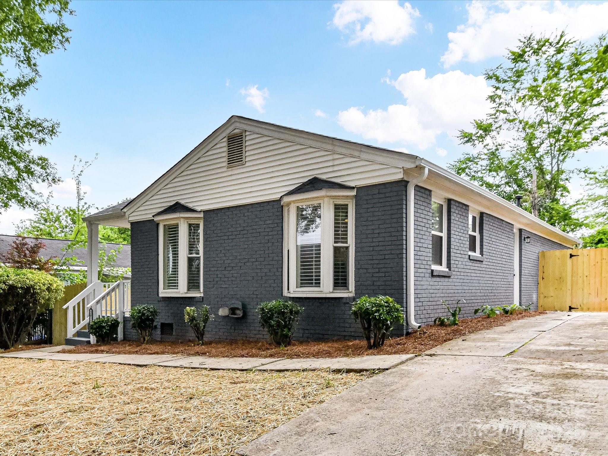 Property image 4 of 2017 Brewton Drive in Selwyn Park, Charlotte, NC 28206
