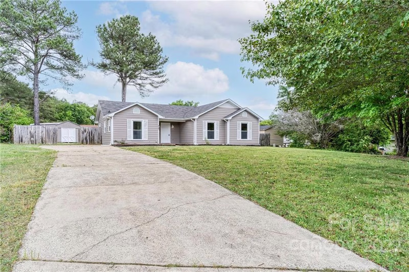 Property image 3 at 416 Iredell Court, Gastonia, NC 28054