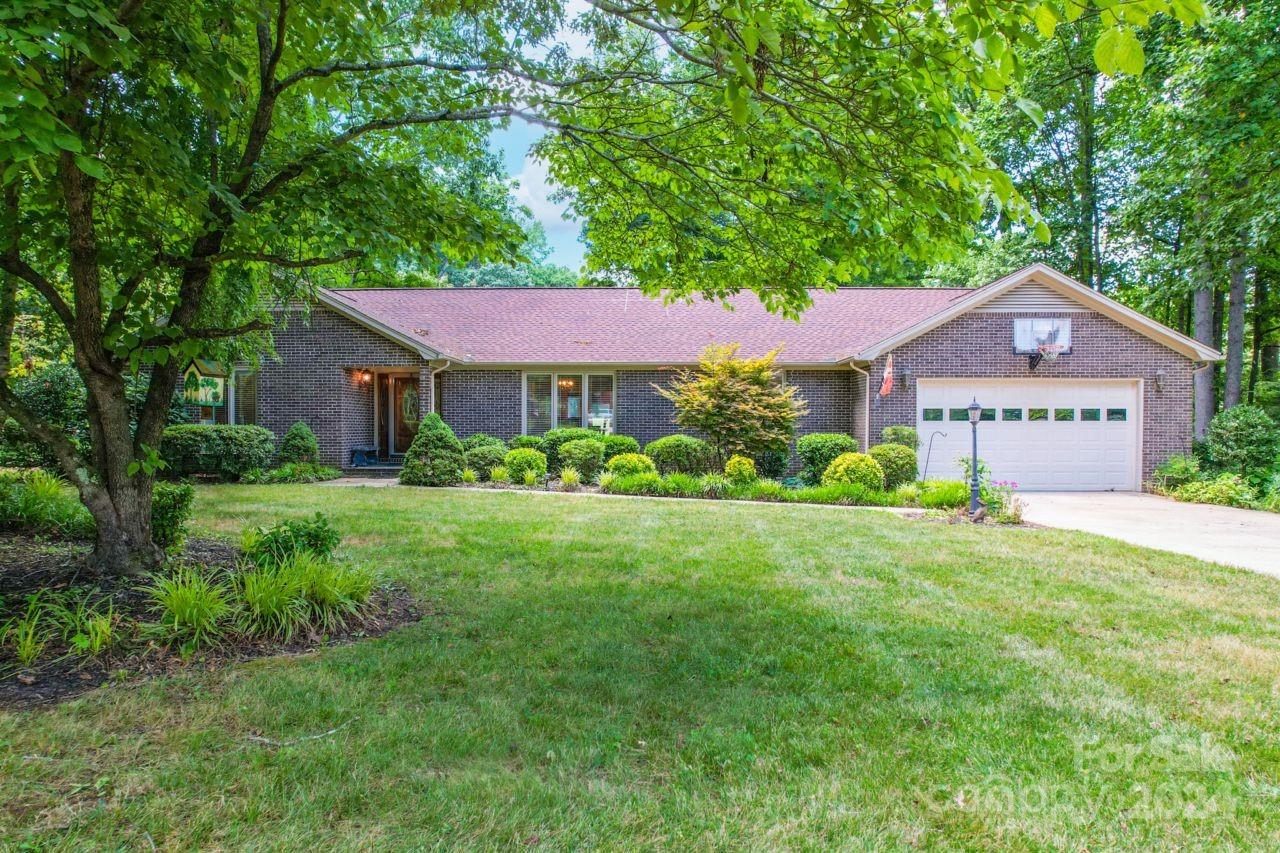 Property image 3 of 402 Travis Lane in Corbin Hills, Salisbury, NC 28146