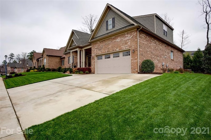Property image 2 at 4002 Stonehill Lane, Matthews, NC 28104