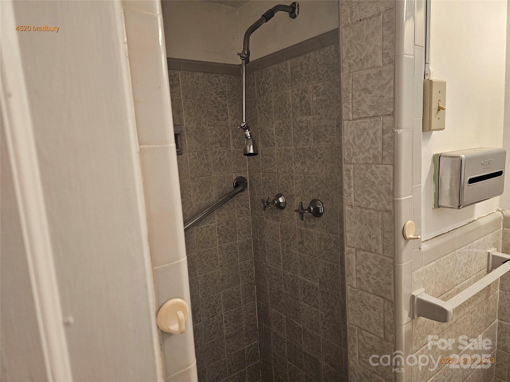 Property image 5 of 4520 Bradbury Drive in Madison Park, Charlotte, NC 28209