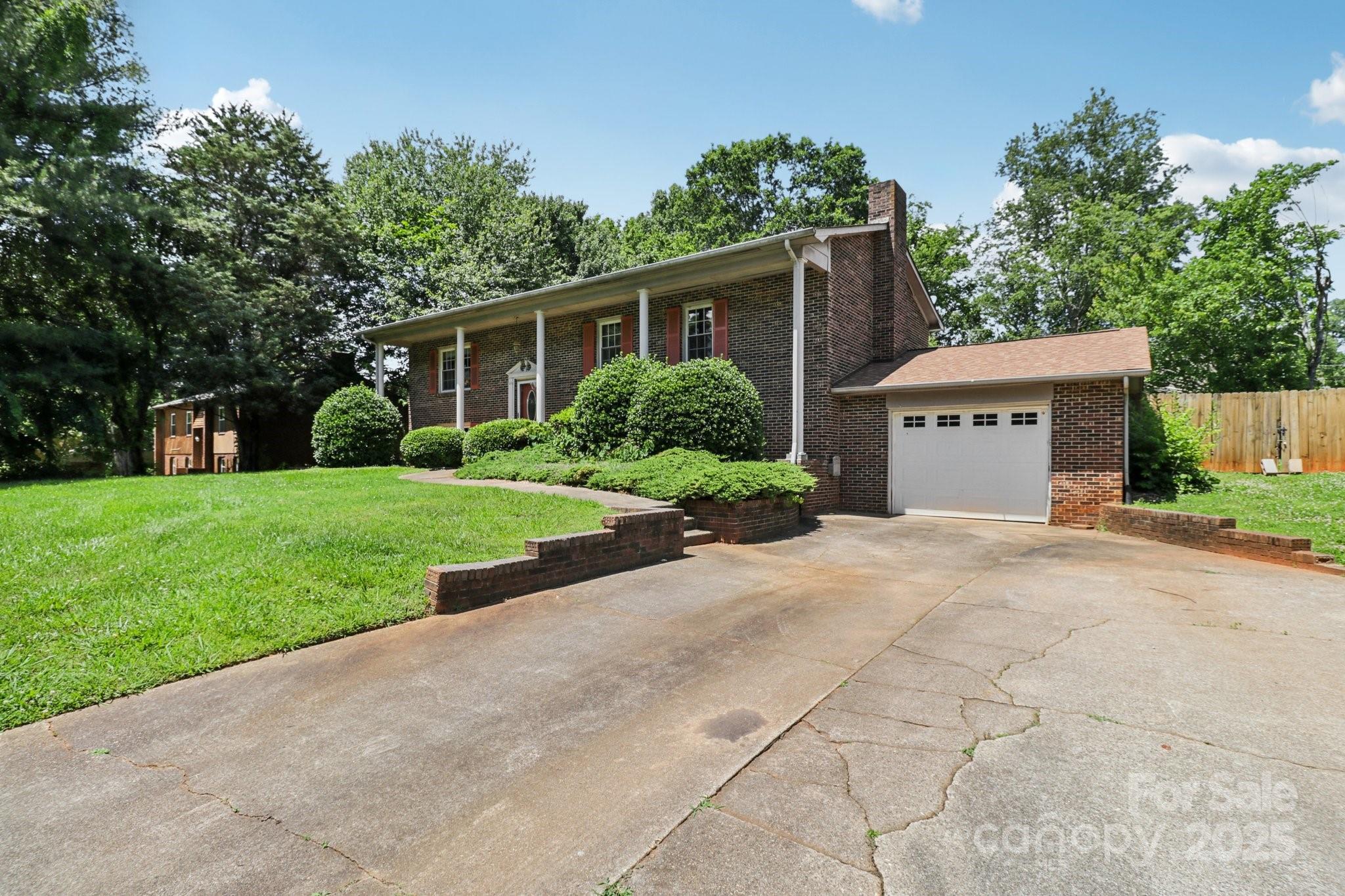Property image 2 of 5626 Sandhurst Road in Homestead, Hickory, NC 28602