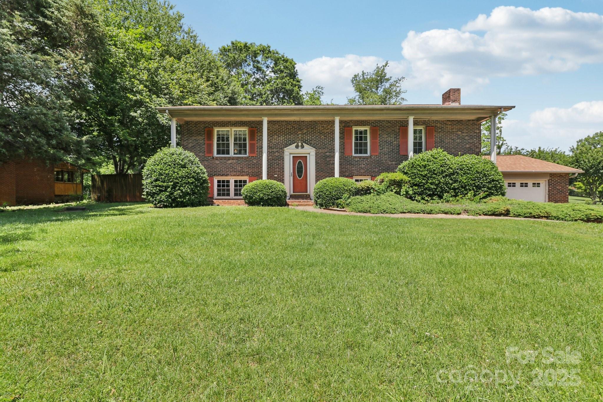 Property image 3 of 5626 Sandhurst Road in Homestead, Hickory, NC 28602