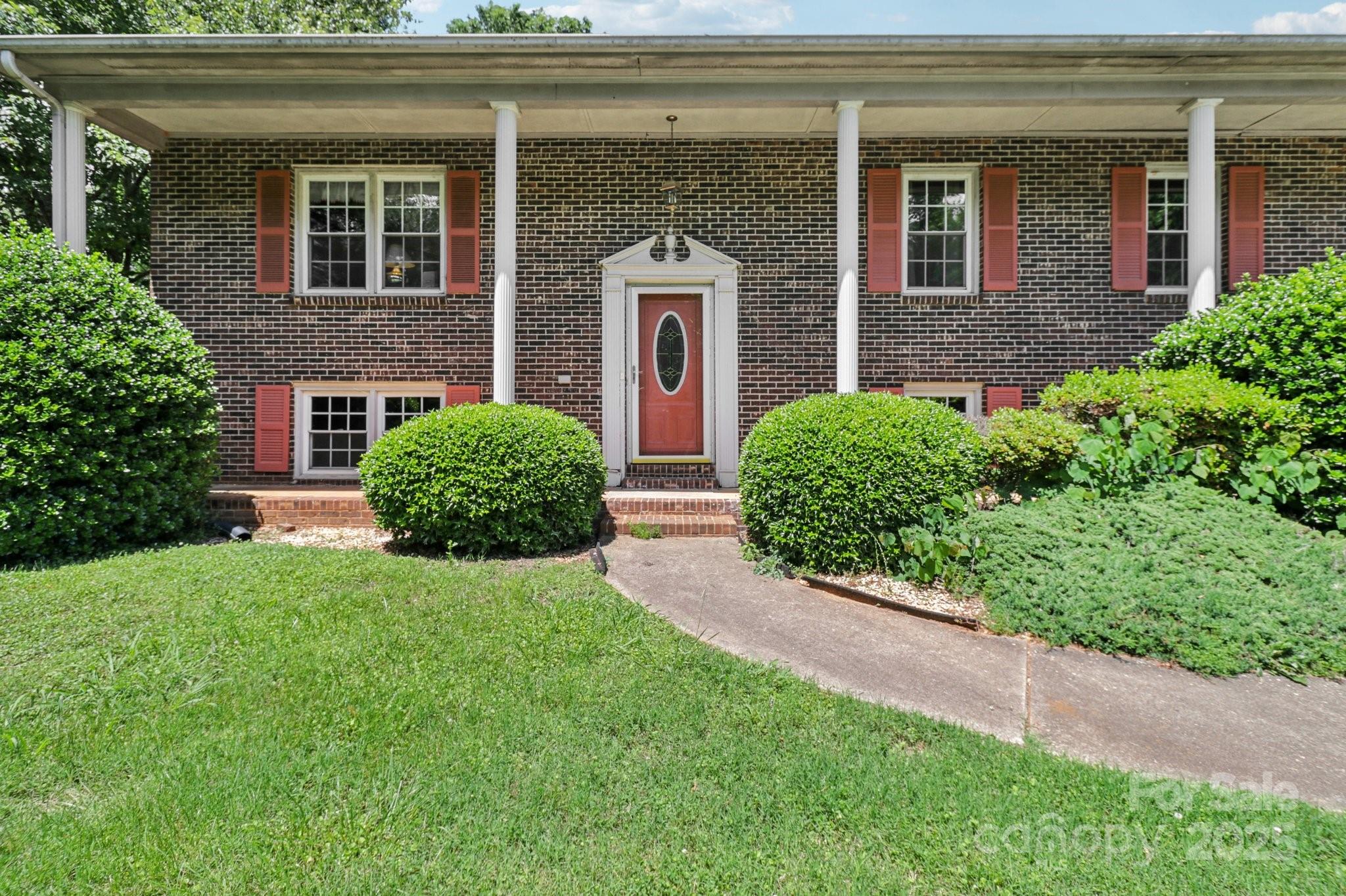 Property image 4 of 5626 Sandhurst Road in Homestead, Hickory, NC 28602