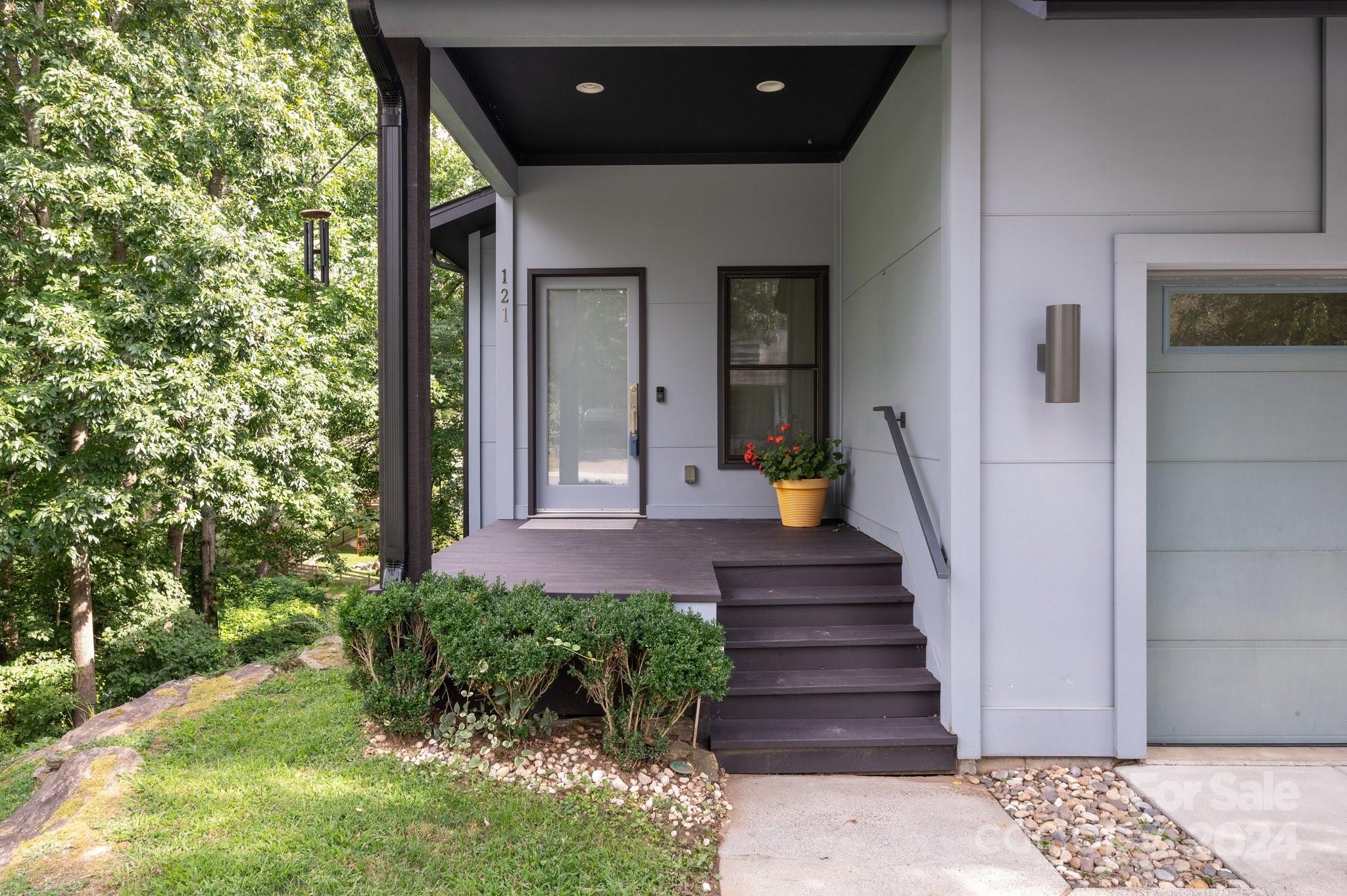 Property image 2 of 121 Courtland Avenue in Montford, Asheville, NC 28801