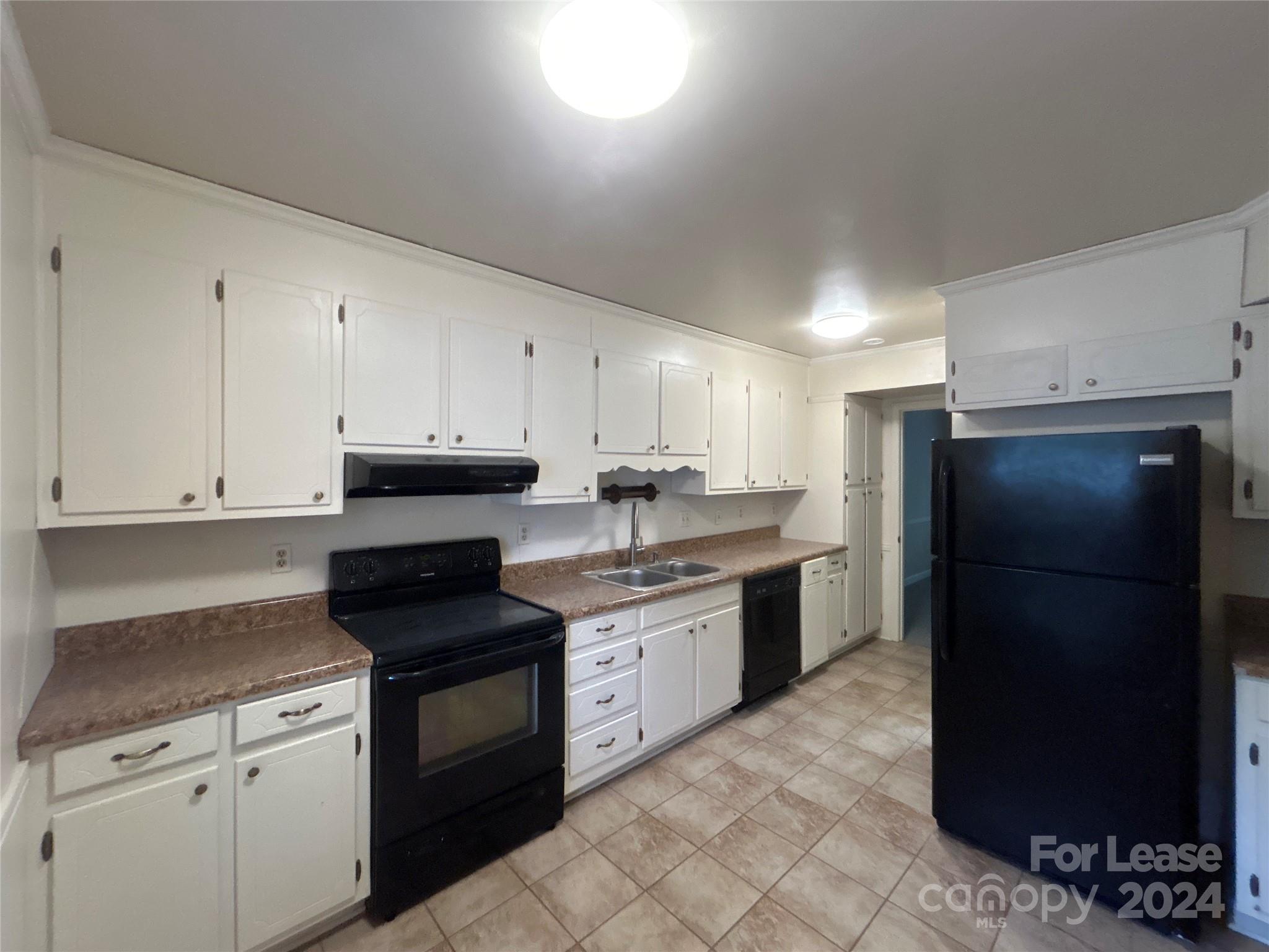 Property image 2 of 6628 Bunker Hill Circle in Olde Georgetowne, Charlotte, NC 28210