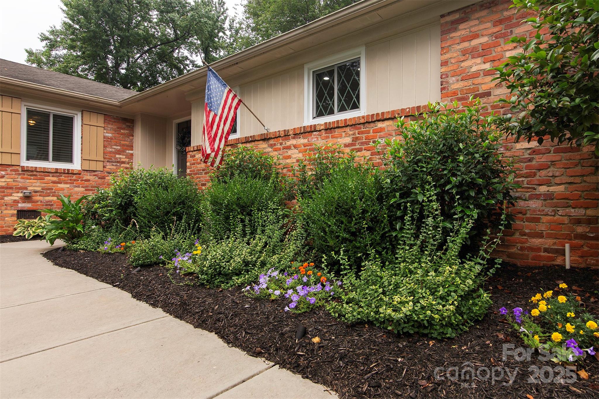 Property image 2 of 1514 Wensley Drive in Montclaire, Charlotte, NC 28210