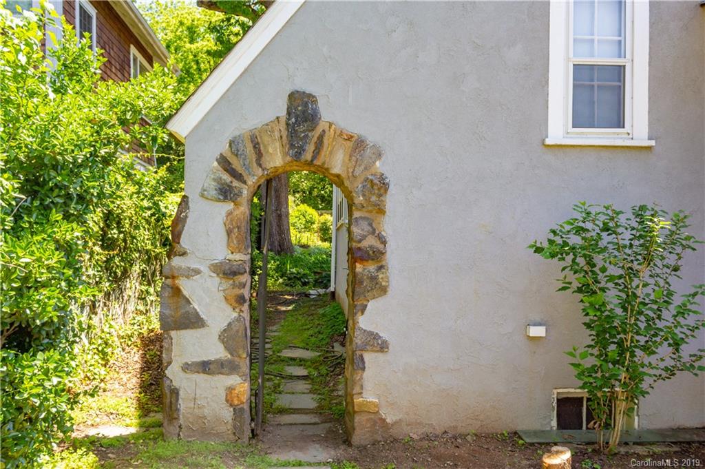 Property image 3 of 127 Furman Avenue in Oak Park, Asheville, NC 28801
