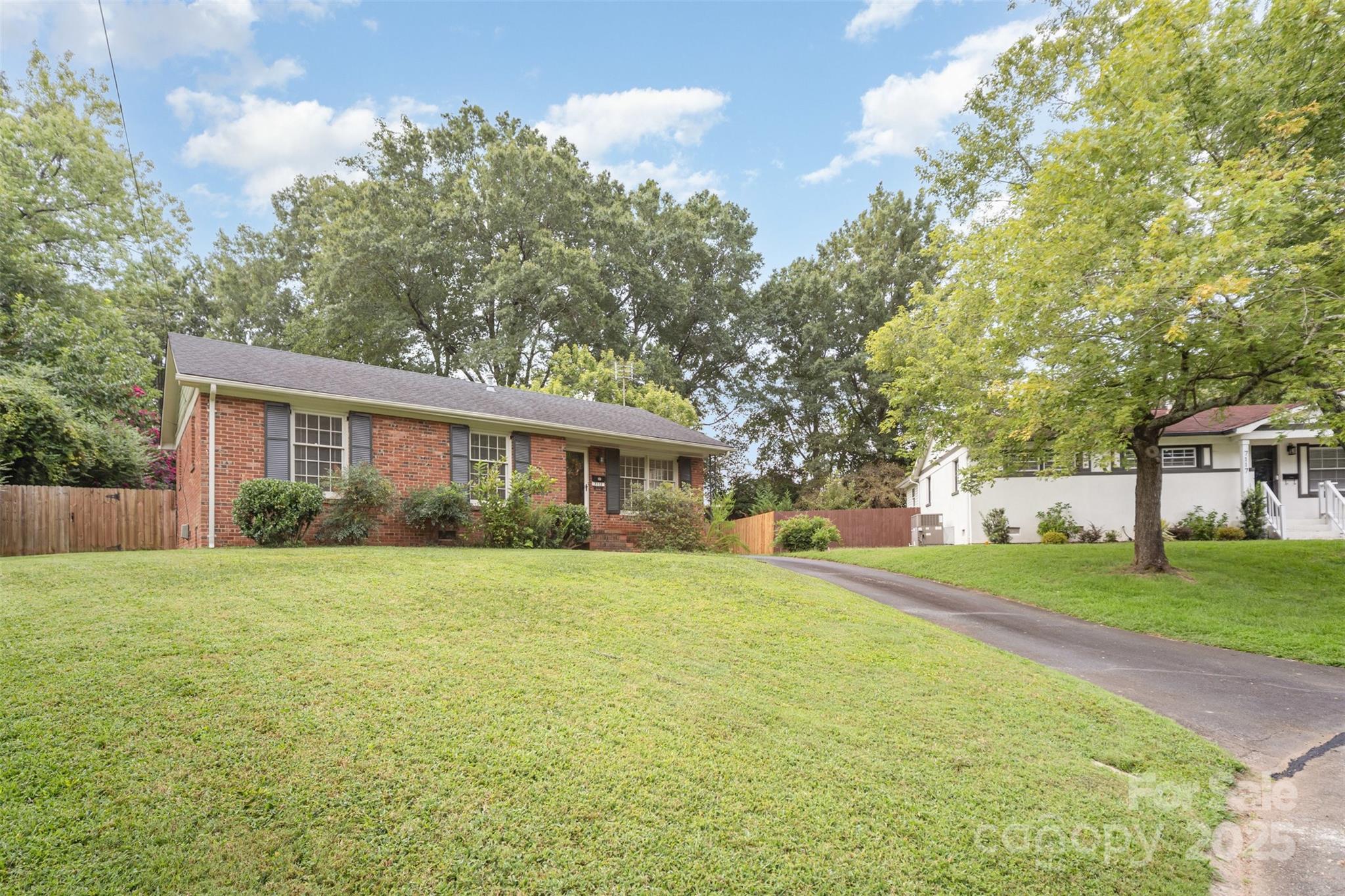 Property image 2 of 7113 Rockcliff Court in Starmount, Charlotte, NC 28210