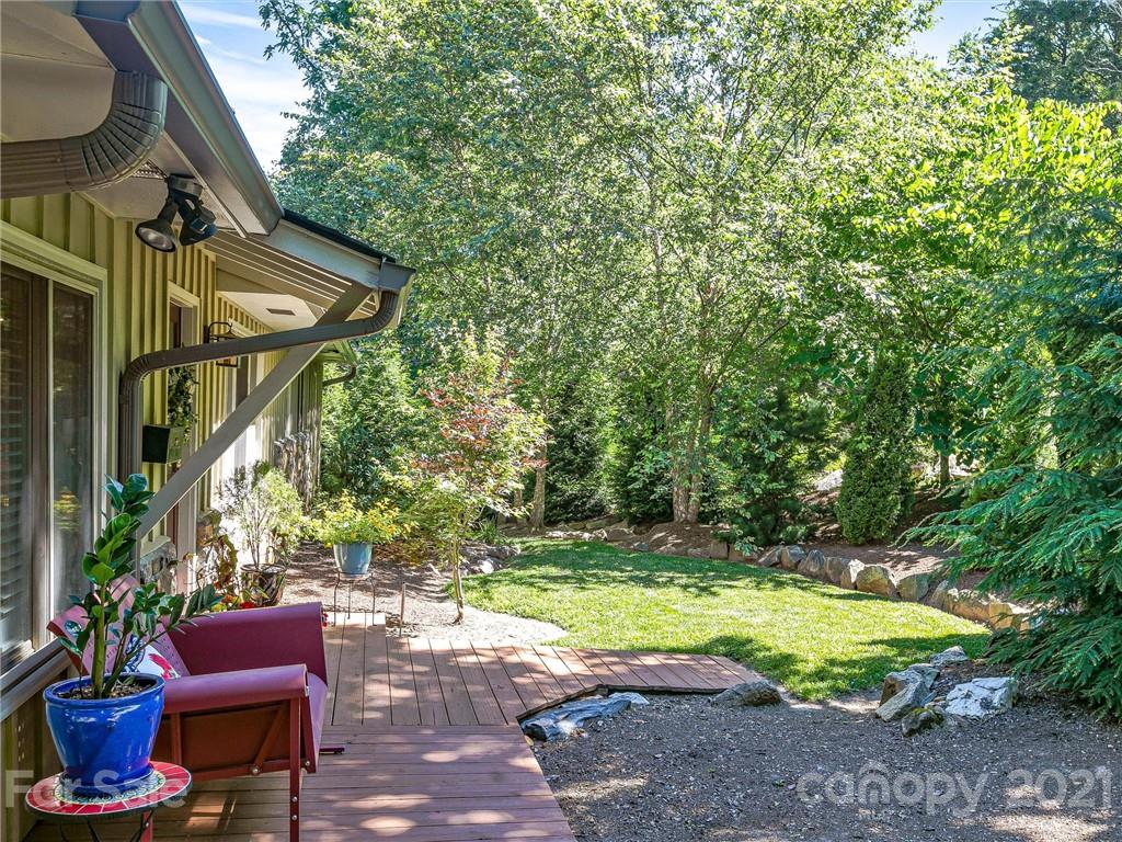 Property image 2 of 12 Von Ruck Court in Oak Park, Asheville, NC 28801
