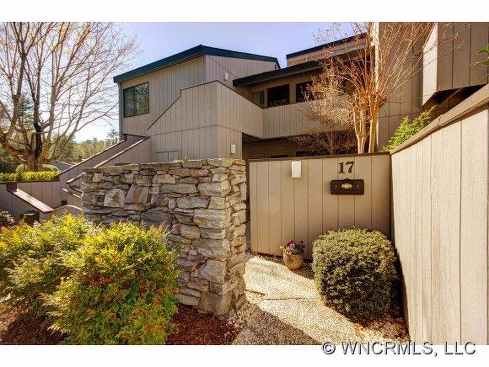 Property image 1 at 17 Lakemoor Lane, Hendersonville, NC 28739