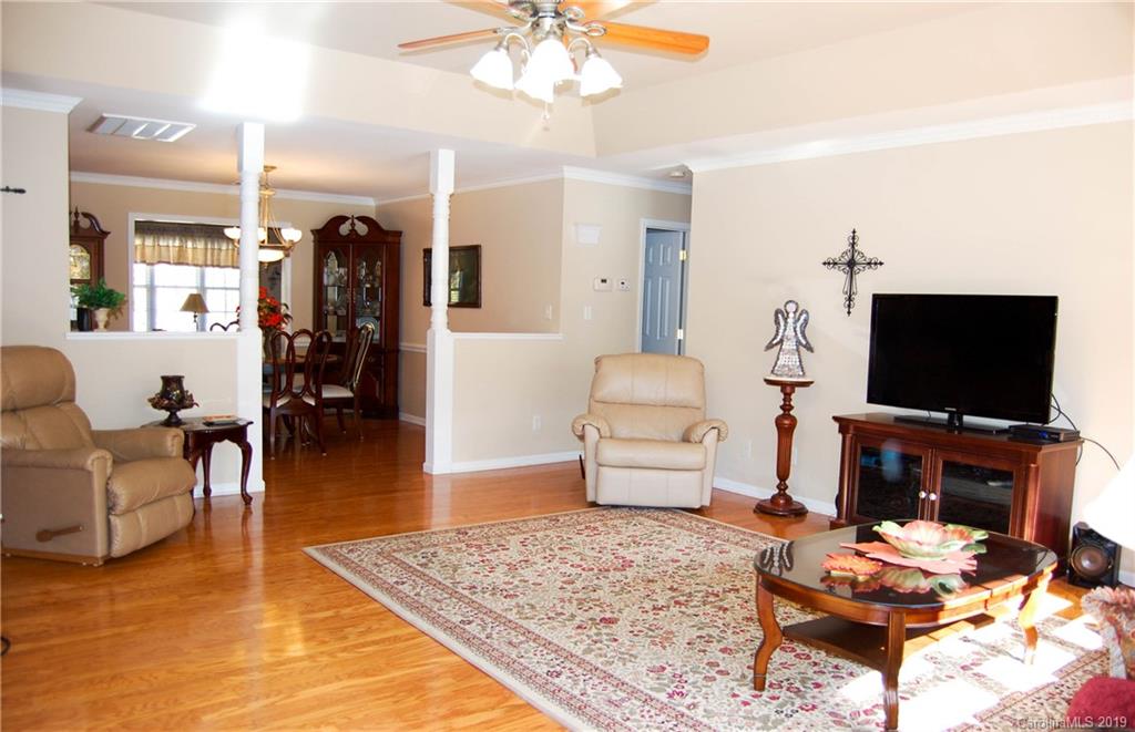 Property image 2 of 546 Queen Brogan Court in Windsor Woods, Gastonia, NC 28054