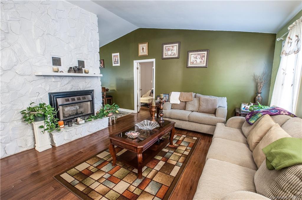 Property image 5 of 5561 Brookwood Lane in Woodridge, Hickory, NC 28602