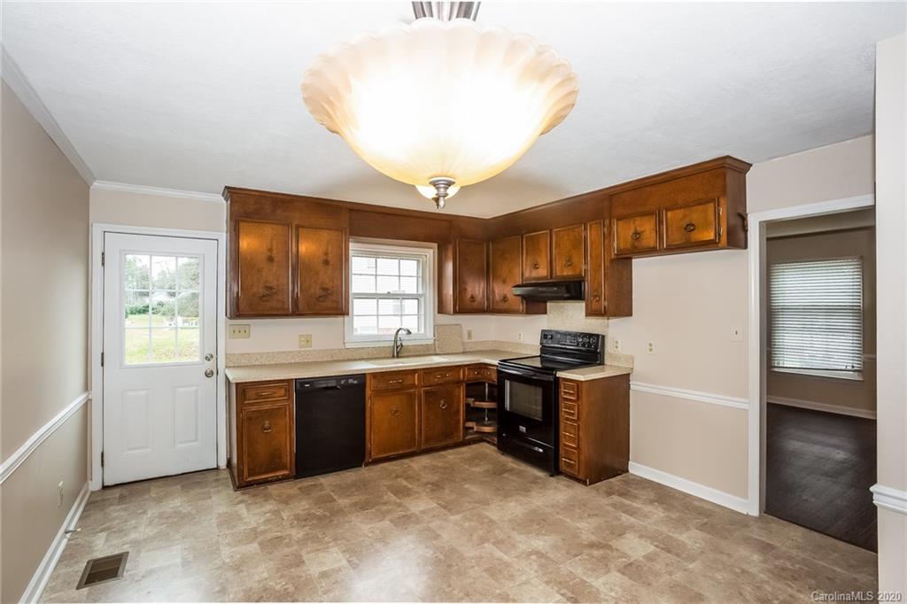 Property image 3 of 2305 Triple Crown Court in Windrow Ii, Matthews, NC 28105