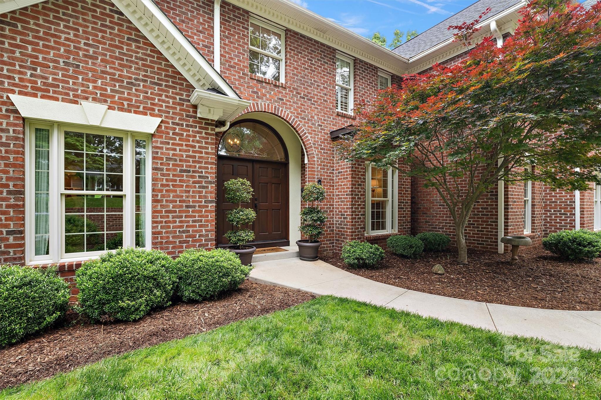 Property image 3 of 738 8th Street Drive in Oakwood Terrace, Hickory, NC 28601