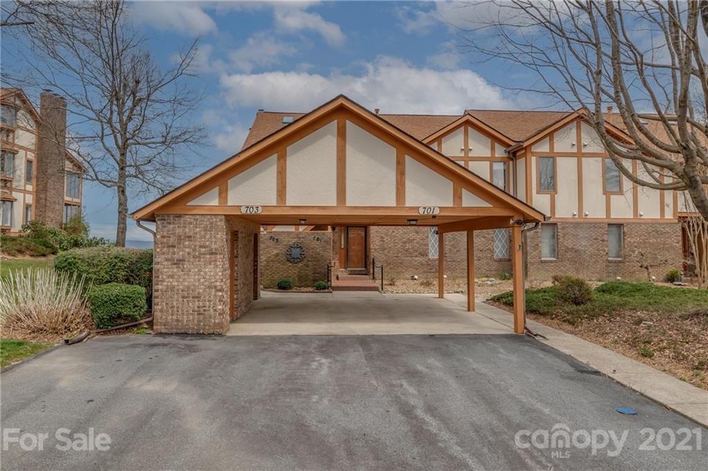 Property image 2 of 703 Fleetwood Plaza in Fleetwood Plaza, Hendersonville, NC 28739