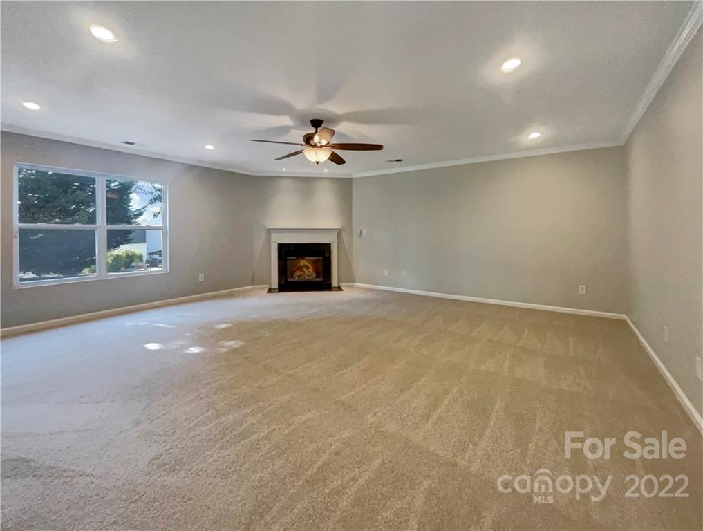 Property image 5 of 901 Willow Creek Drive in Willow Creek, Gastonia, NC 28054