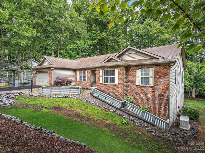 6 Bay Hill Court