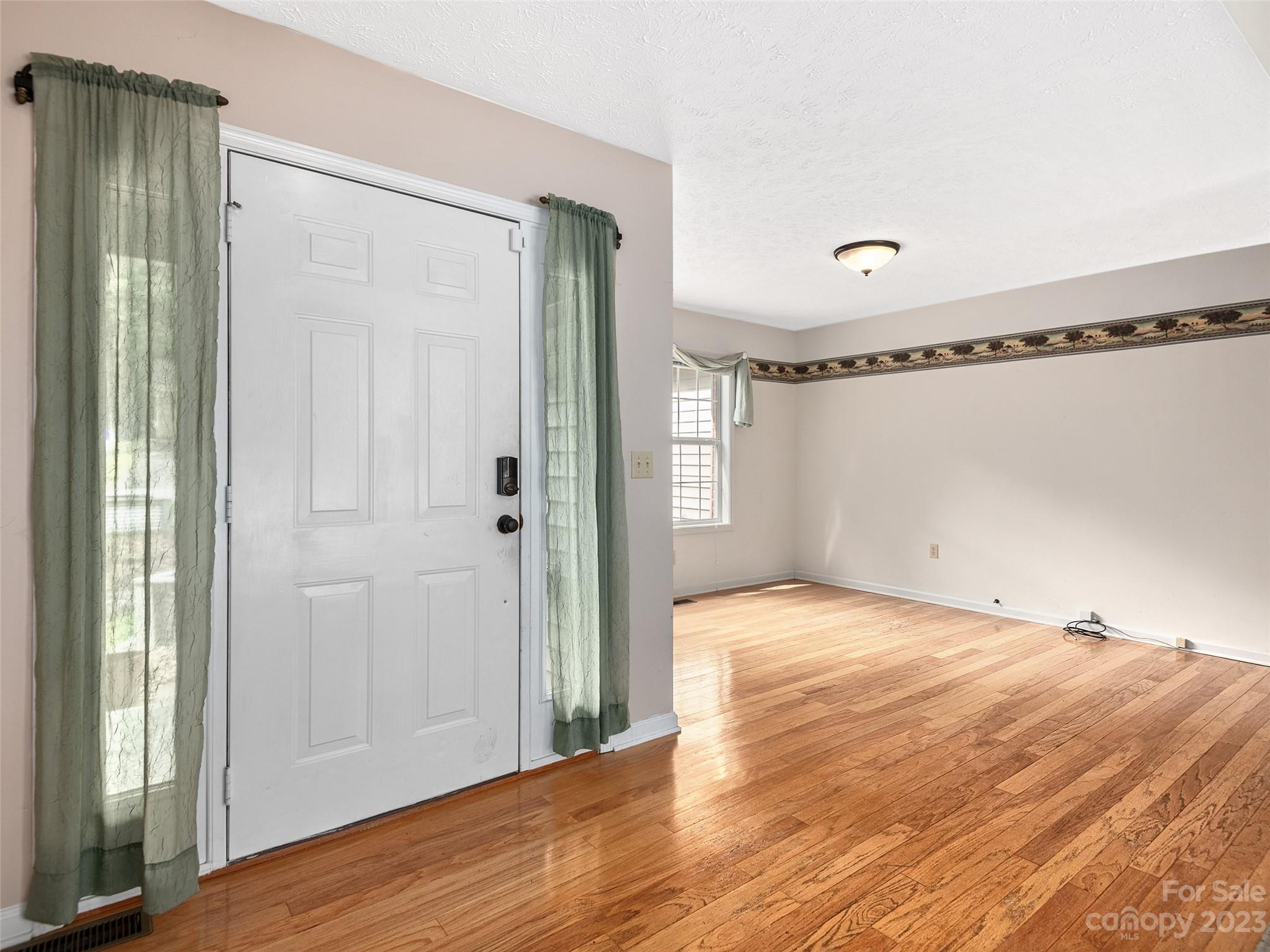 Property image 2 of 6 Bay Hill Court in Etowahs Reach, Etowah, NC 28729