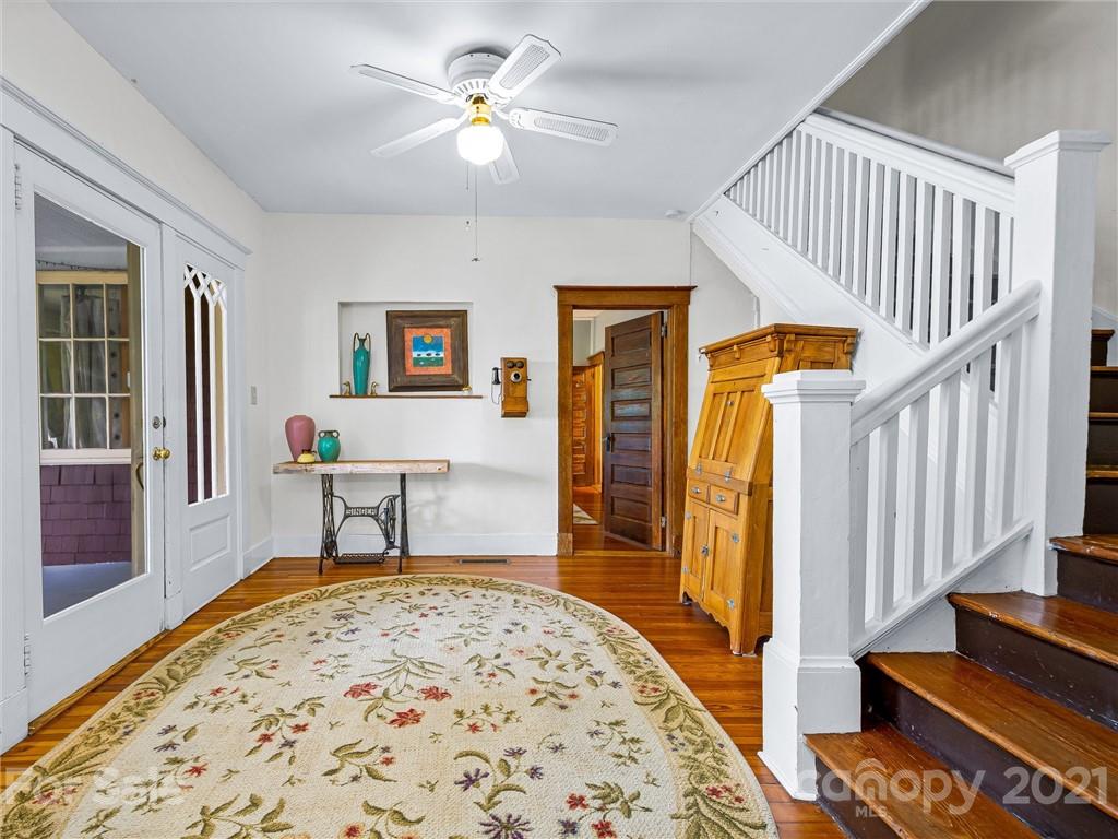 Property image 3 of 41 Oak Park Road in Oak Park, Asheville, NC 28801
