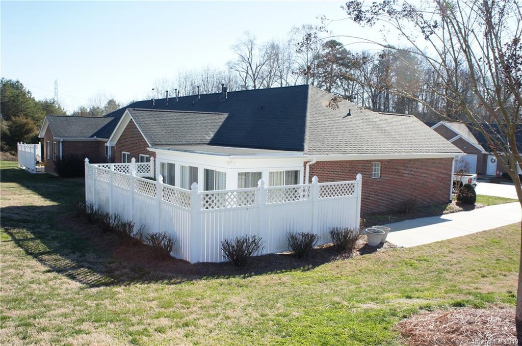 Property image 3 of 574 Queen Brogan Court in Windsor Woods, Gastonia, NC 28054
