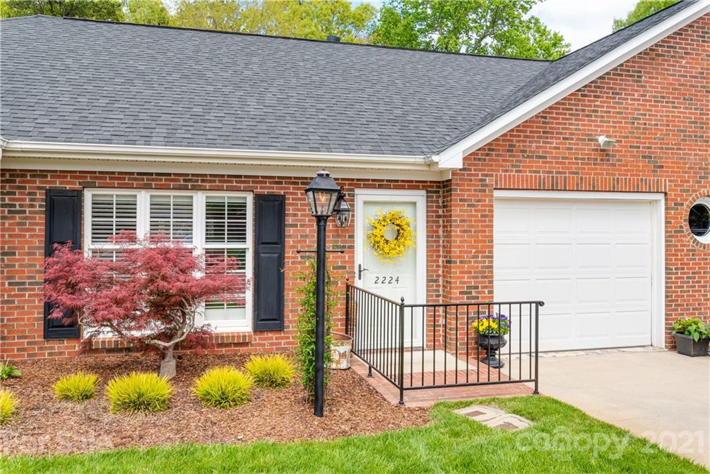 Property image 4 of 2224 Windsor Woods Drive in Windsor Woods, Gastonia, NC 28054