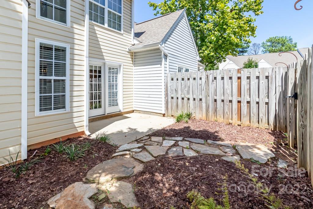 Property image 4 of 8317 Southgate Commons Drive in Southgate Commons, Charlotte, NC 28277