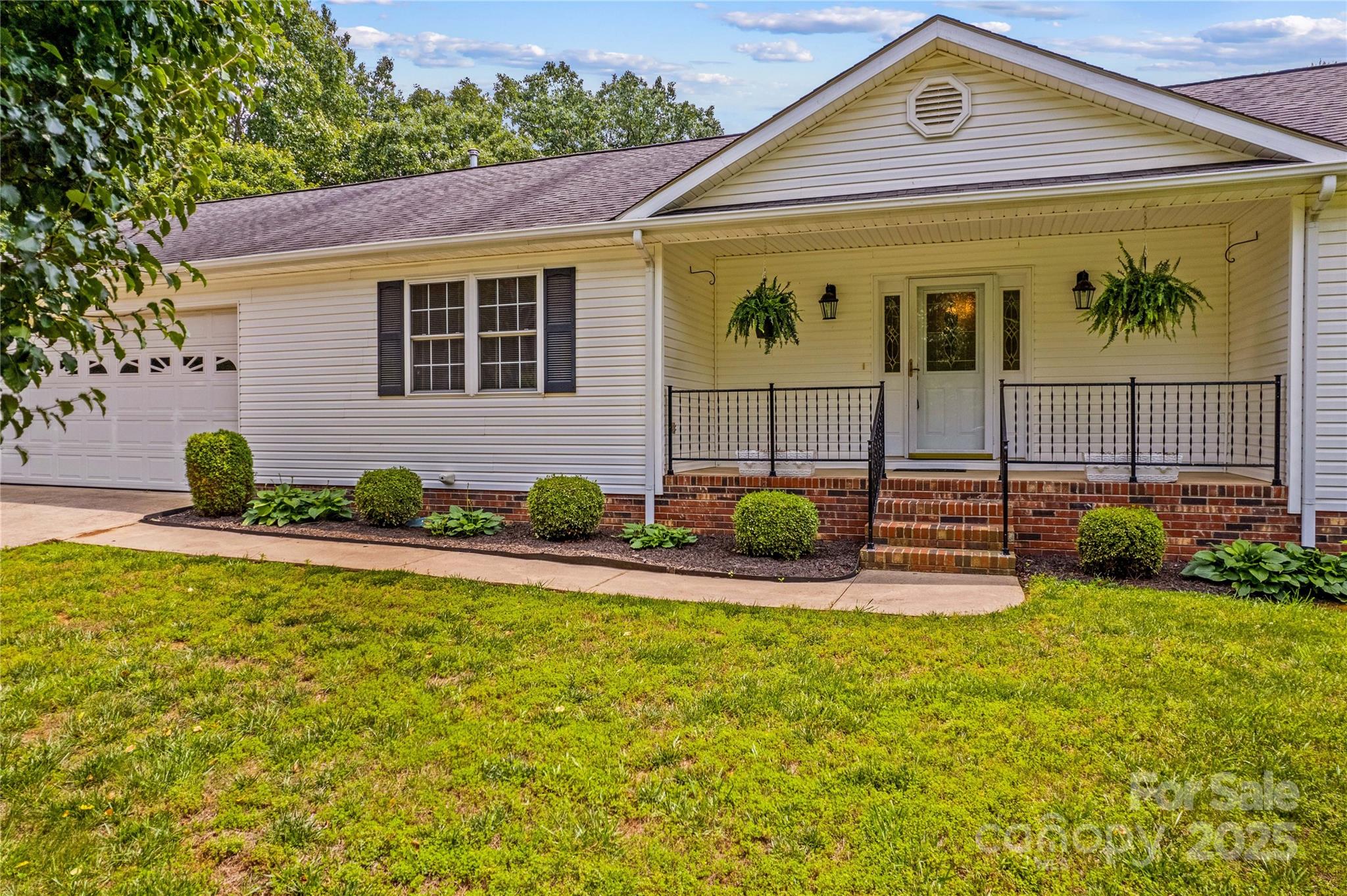 Property image 4 of 115 Three Oaks Lane in Three Oaks, Statesville, NC 28677