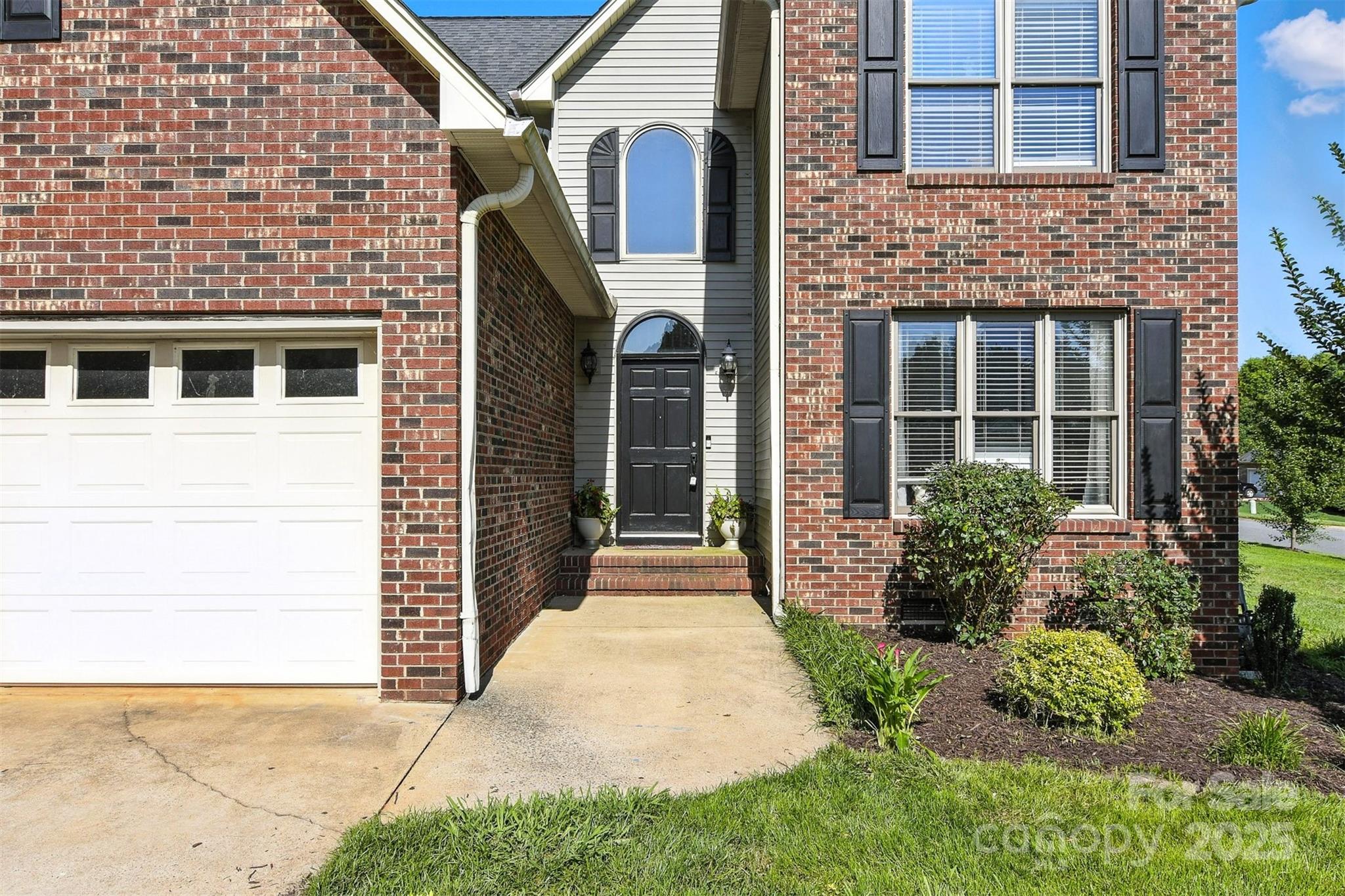 Property image 3 of 1050 Merrywood Drive in Walnut Creek, Newton, NC 28658
